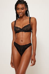 Braguita de encaje de pierna alta
