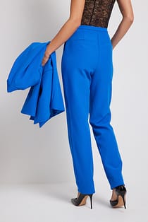 Pantalón de traje de corte clásico y cintura media