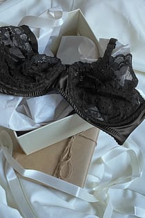 Lace Cup Scallop Strap Satin Bra