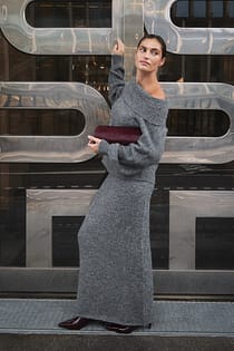 Strikket maxinederdel med ombukket talje