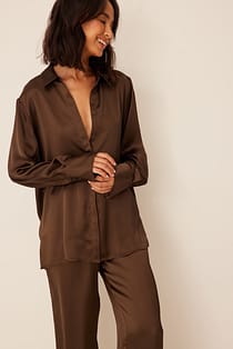 Chemise coupe carrée en tissu satiné