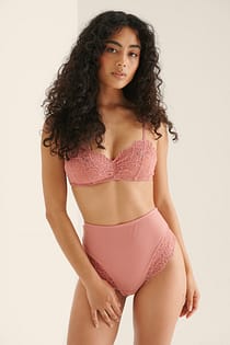 Geripptes Brazilian-Höschen Mit Hoher Taille
