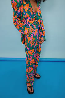 Printed Mid Rise Wide Suit Pants