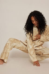 Wijde kostuumbroek met print en halfhoge taille