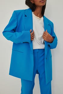 Eleganter Oversize-Blazer aus recyceltem Material