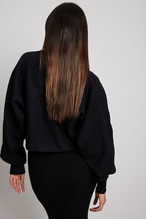 Croppad stickad tröja med rund halsringning