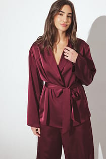 Pyjamasatinrobe