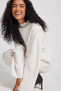 Locker fallender Oversize-Pullover mit Jacquardmuster