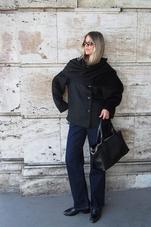 Black Kort kappa i ullblandning med scarf-detalj