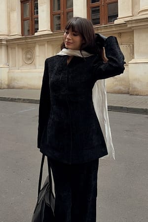 Black Tettsittende blazer i chenille med høy krage