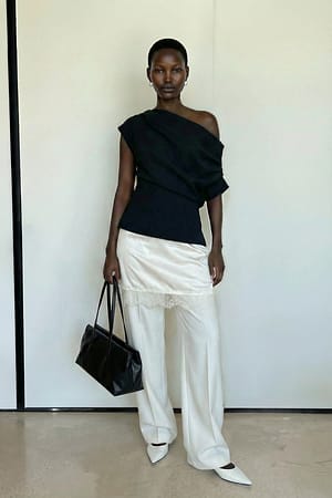 Offwhite Minirok met kantdetail