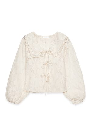 Offwhite Blus med krage och ballongärmar