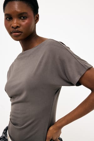 Taupe Camiseta de cuello barco