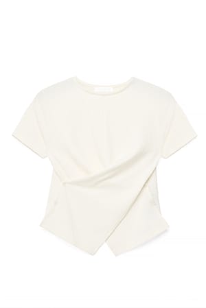 Offwhite Wikkeltop met knoopdetail
