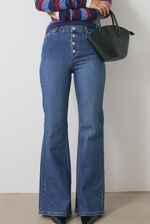 Blue Bootcut jeans met knoopdetail