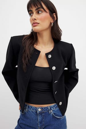 Black Jacke mit Knopfdetail