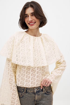 Offwhite Blouse met cape