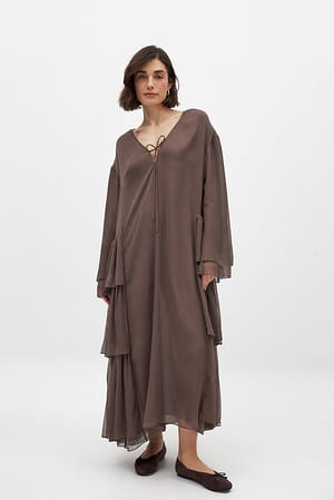 Brown Kaftan en mousseline à manches longues et volants