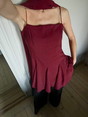Deep Red Miniklänning i chiffong med scarf