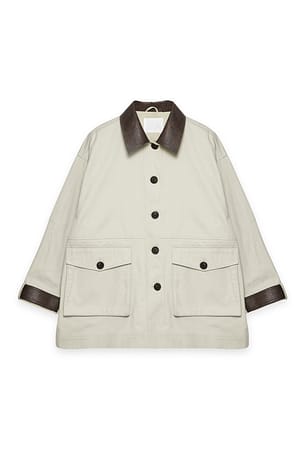 Beige Jas met trekkoord en contrasterende kraag