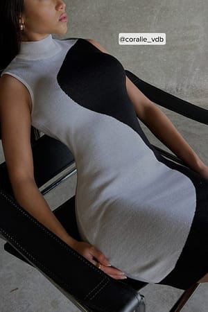 Black/White Tweekleurige gebreide mini-jurk
