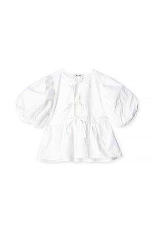 White Blusa de algodón con mangas abullonadas y cierre atado