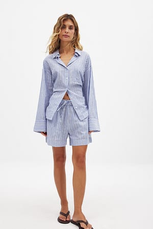 Blue/White Shorts med heklet innsats og middels liv