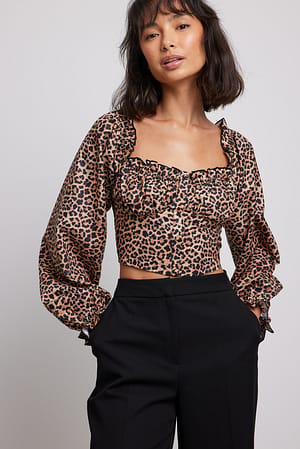 Leo Kort bluse med print og lange ærmer