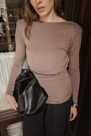 Image 2 of 6