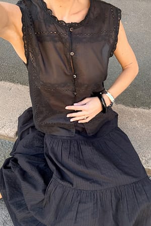 Black Broderet vest med blonder