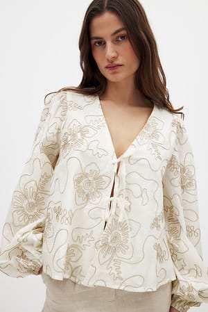 White/Cream Blouse brodée à manches longues