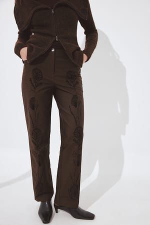 Dark Brown Twill-bukser med broderidetaljer