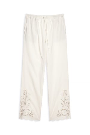 White Bukser med broderi
