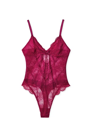Red Eyelash Detail Body
