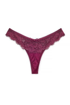 Wine Red G-String mit Wimpernspitze