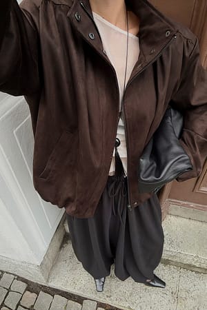 Brown Jacke aus Kunst-Wildleder mit Schulterdetail