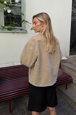 Image 2 of 7