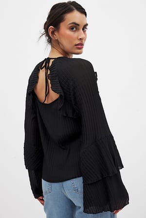 Black Bluse med volanger og vide ermer