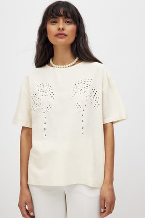 Beige Boxy-T-Shirt mit Blumen Cut-Out