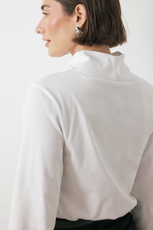Image 2 of 6
