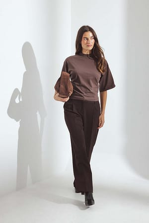 Brown T-shirt en coton coupe ajustée à encolure cheminée