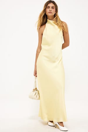 Light Yellow Satijnen maxi-jurk met halternek