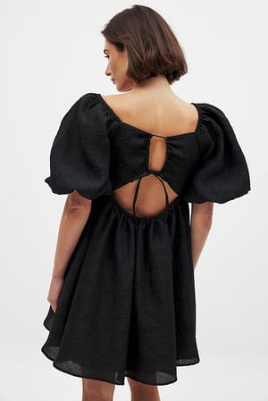 Black Jacquardstickad miniklänning med puffärmar