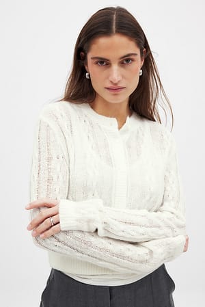 Offwhite Cardigan en maille torsadée