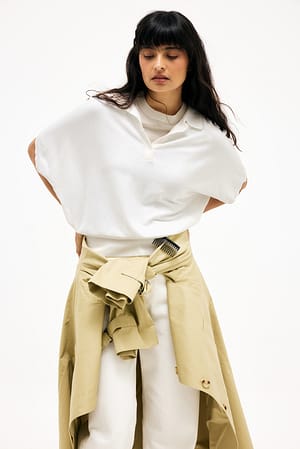 Offwhite kurzärmeliges Stricktop mit Kragen