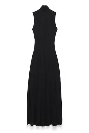 Black Knitted Pleated Maxi Dress