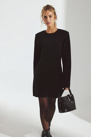 Black Strick-Minikleid mit gepolsterten Schultern