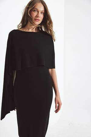 Black Poncho-Midikleid aus Strickstoff