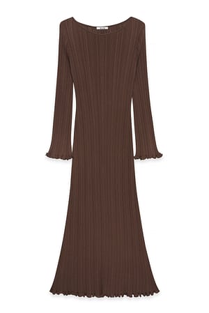 Brown Strick-Maxikleid mit Rüschen und Rundhalsausschnitt