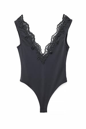 Black Body avec empiècements en dentelle